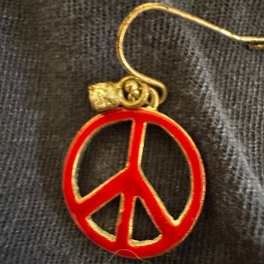 Red Peace Sign Earrings from CLAIRES!!
